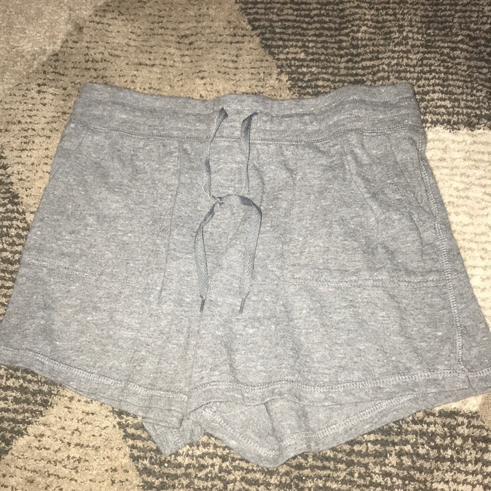 gray shorts
